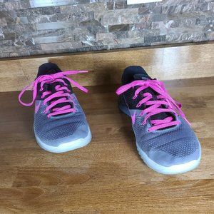 Nike iD Metcon 4 Women's Custom Shoes Size 8 Gray/Pink Style AR5136 991